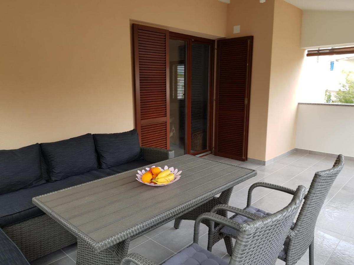 Relax Zone III Apartment Малинска Екстериор снимка