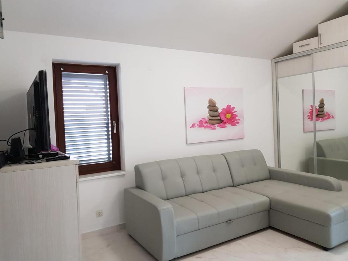 Relax Zone III Apartment Малинска Екстериор снимка
