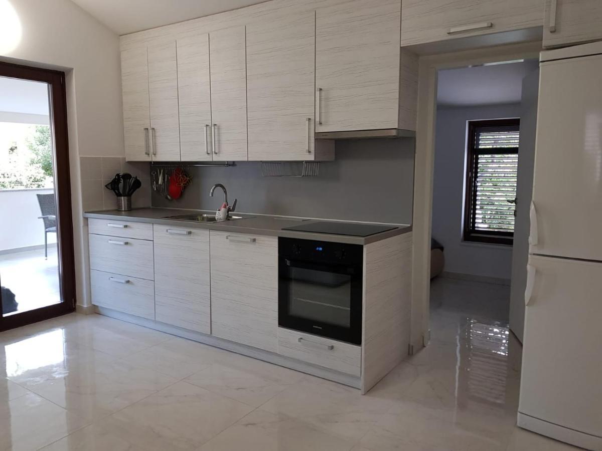 Relax Zone III Apartment Малинска Екстериор снимка