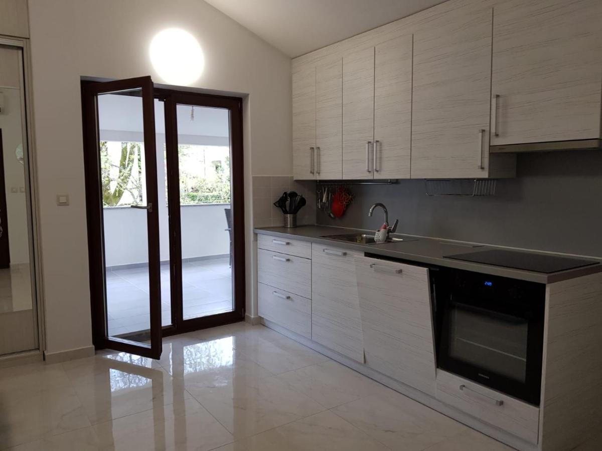 Relax Zone III Apartment Малинска Екстериор снимка