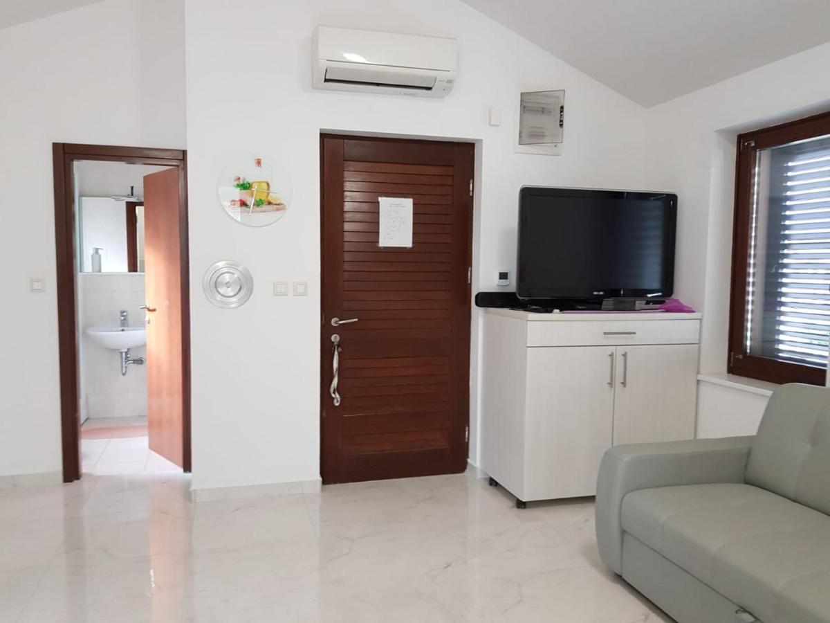 Relax Zone III Apartment Малинска Екстериор снимка